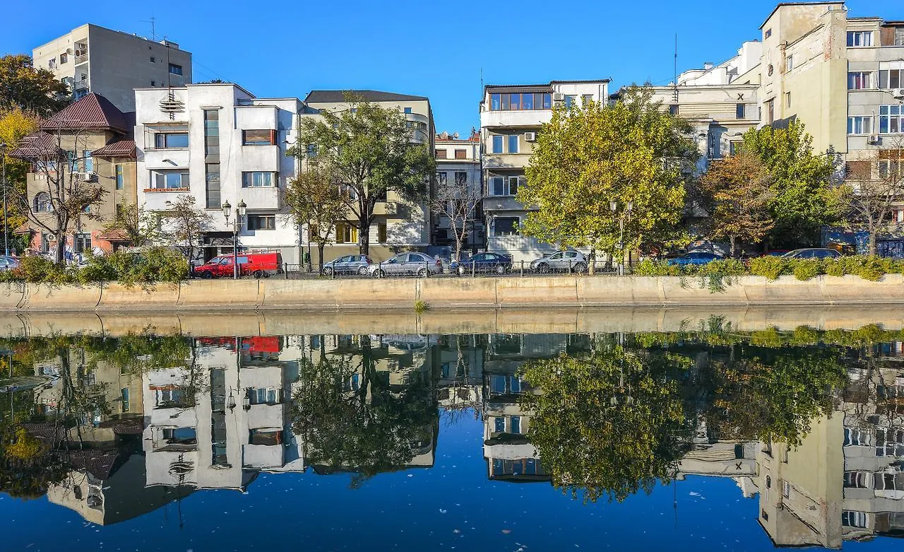 Parliament & River View Apartments Boekarest